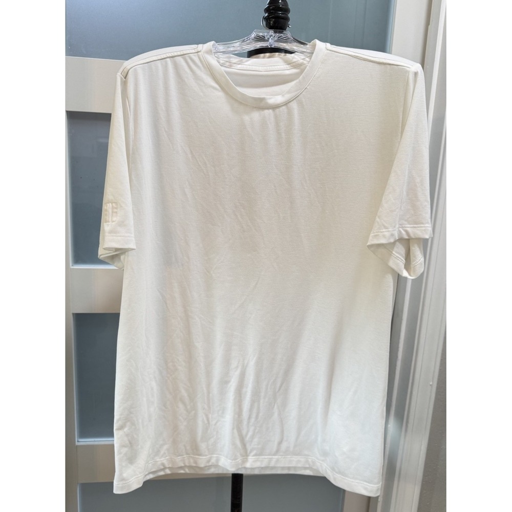 Vuori Current Tech Tee Mens Shirt Sz XL Cream Ivory Performance V195 Comfort Gym